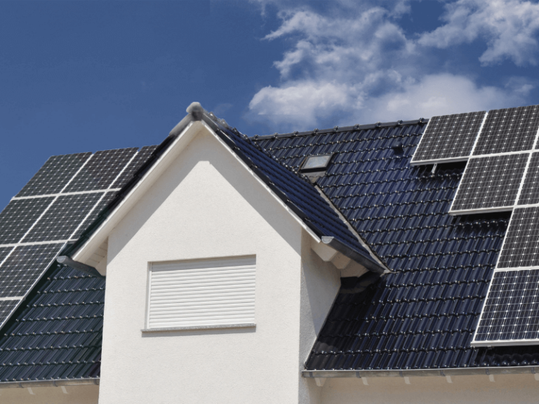 quem tem energia solar paga conta de luz